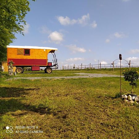 Veritable Roulotte Hippomobile "La Bailleul" Mentheville Екстериор снимка